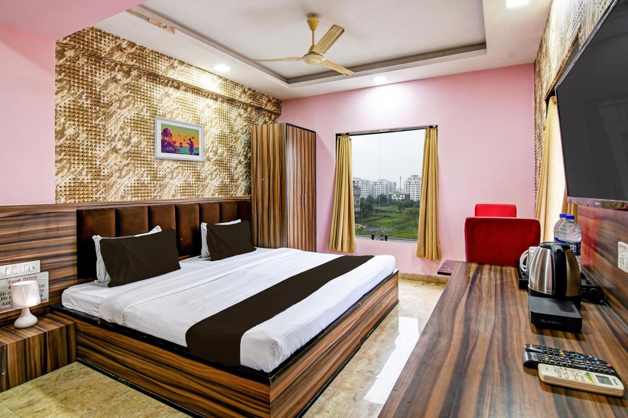 โอโย แฟล็กชิป 75427 โฮเทล ซันไชน์ Hotel Gauripur  ภายนอก รูปภาพ