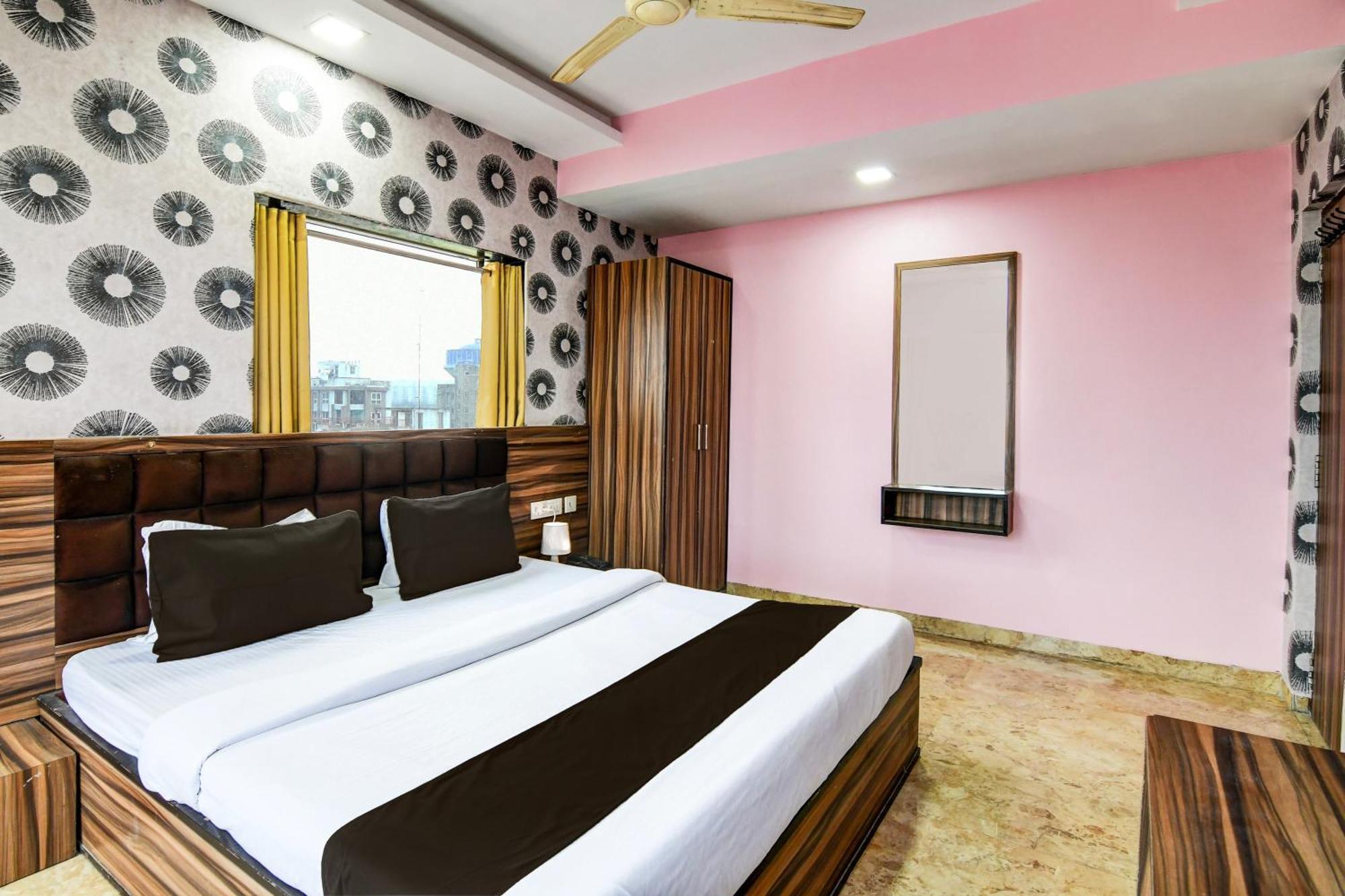 โอโย แฟล็กชิป 75427 โฮเทล ซันไชน์ Hotel Gauripur  ภายนอก รูปภาพ