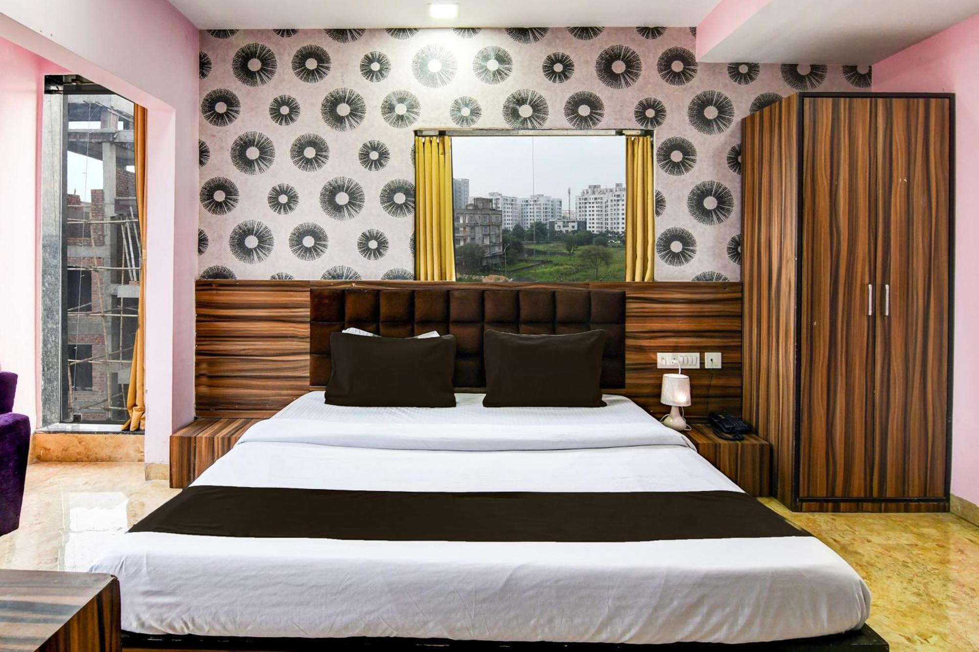 โอโย แฟล็กชิป 75427 โฮเทล ซันไชน์ Hotel Gauripur  ภายนอก รูปภาพ